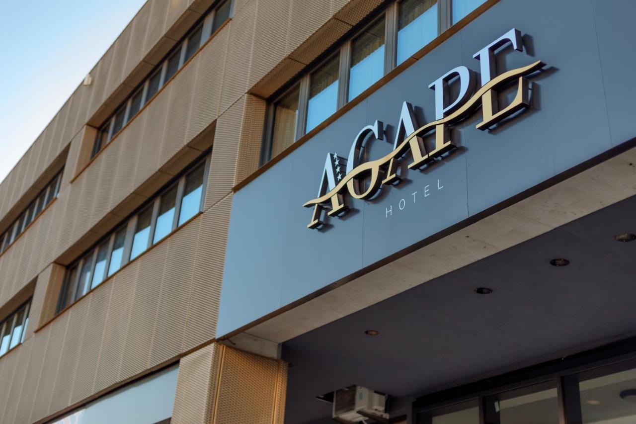 Agape 4*